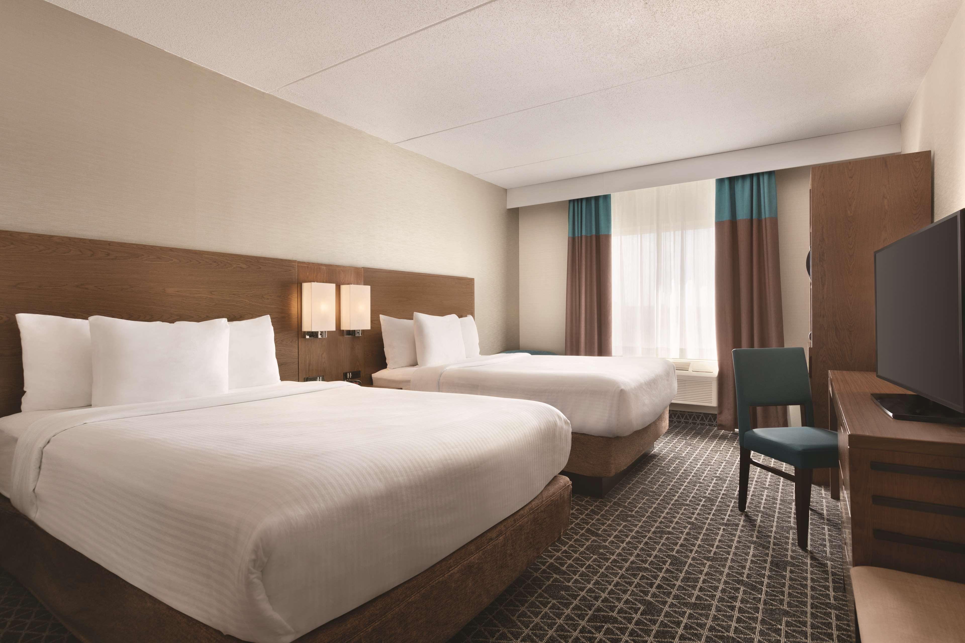 Park Inn By Radisson Brampton, On Exterior photo